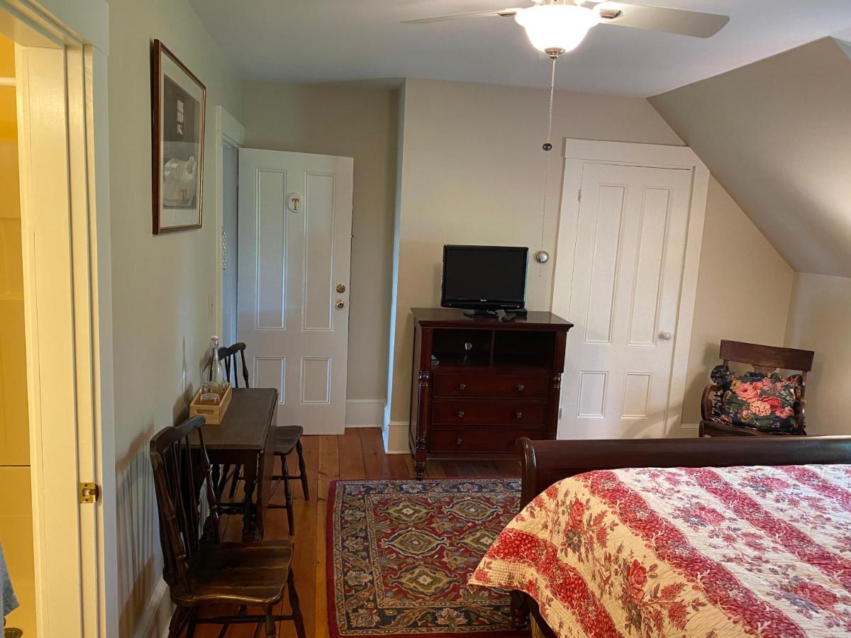 James Place Inn Bed And Breakfast Freeport Exterior photo